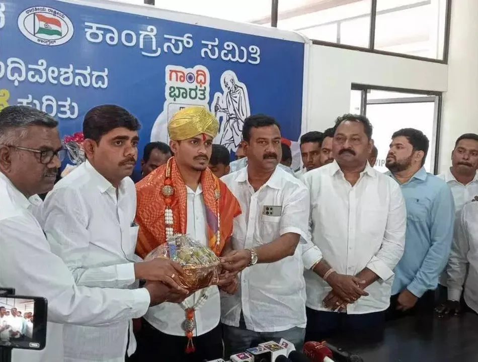 ಕಾಂಗ್ರೆಸ್ ಸಮಿತಿ ಕಾರ್ಯಕ್ರಮದಲ್ಲಿ ರಾಹುಲ್ ಜಾರಕಿಹೊಳಿ ಅವರಿಗೆ ಸನ್ಮಾನ